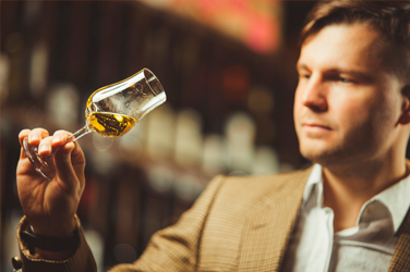 Faut-il investir en Bourse dans l’action du groupe Diageo dont le résultat a fait baisser le cours ?